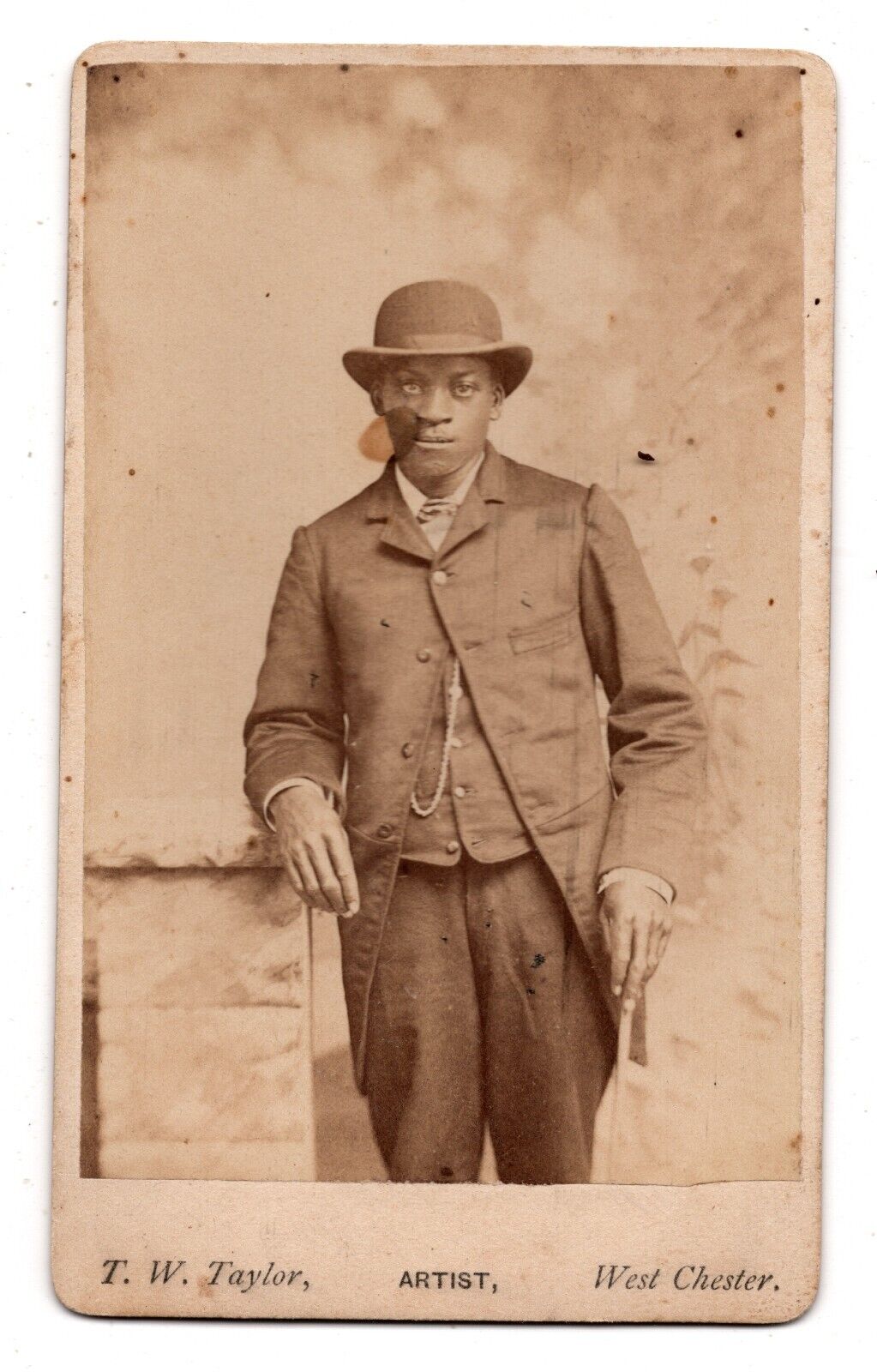 ANTIQUE CDV C. 1870s T.W. TAYLOR YOUNG AFRICAN AMERICAN MAN IN SUIT CHESTER PENN