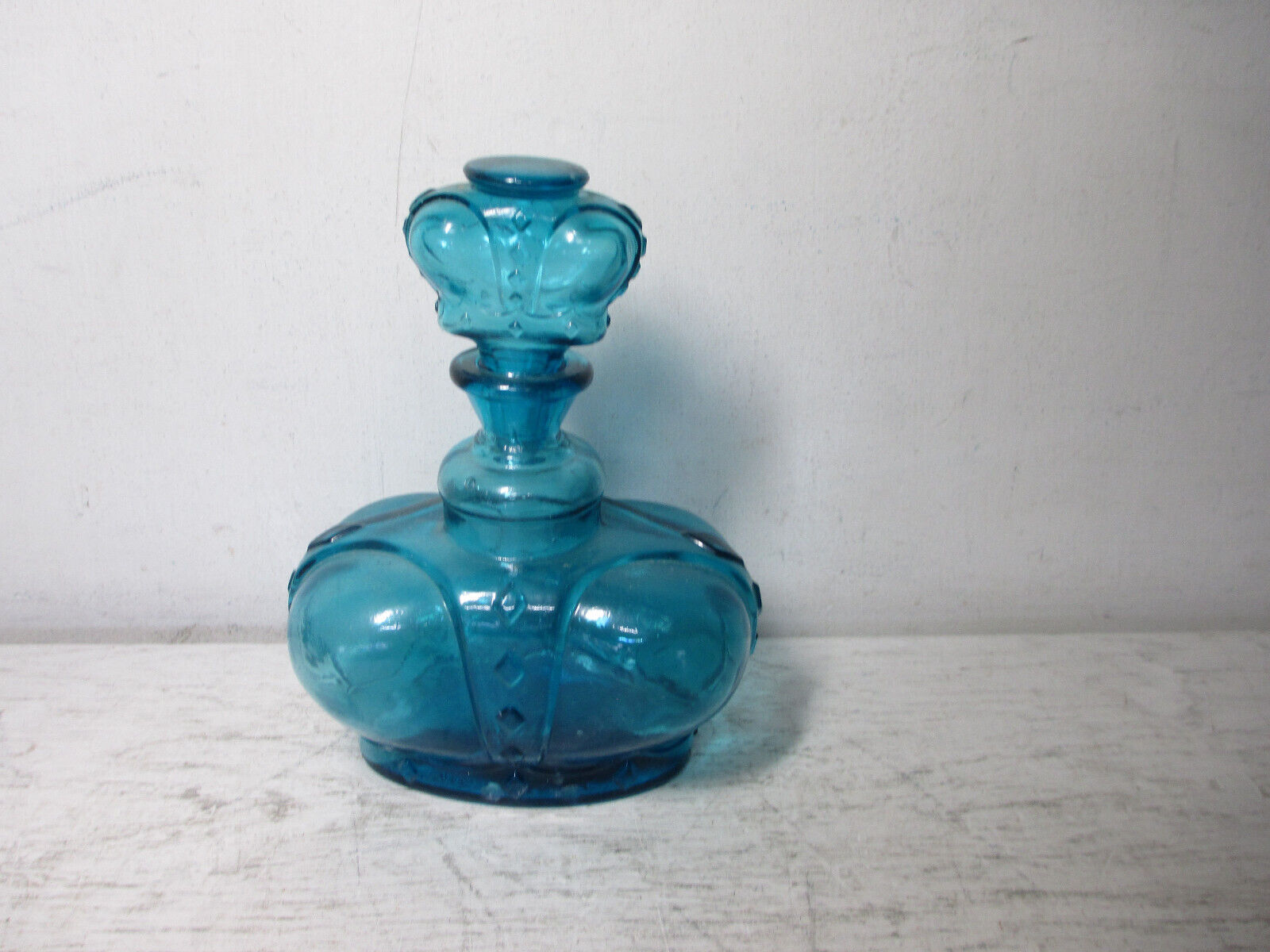 Victrylite Royal Crown Barware Italian Ice Blue Glass Decanter 8\