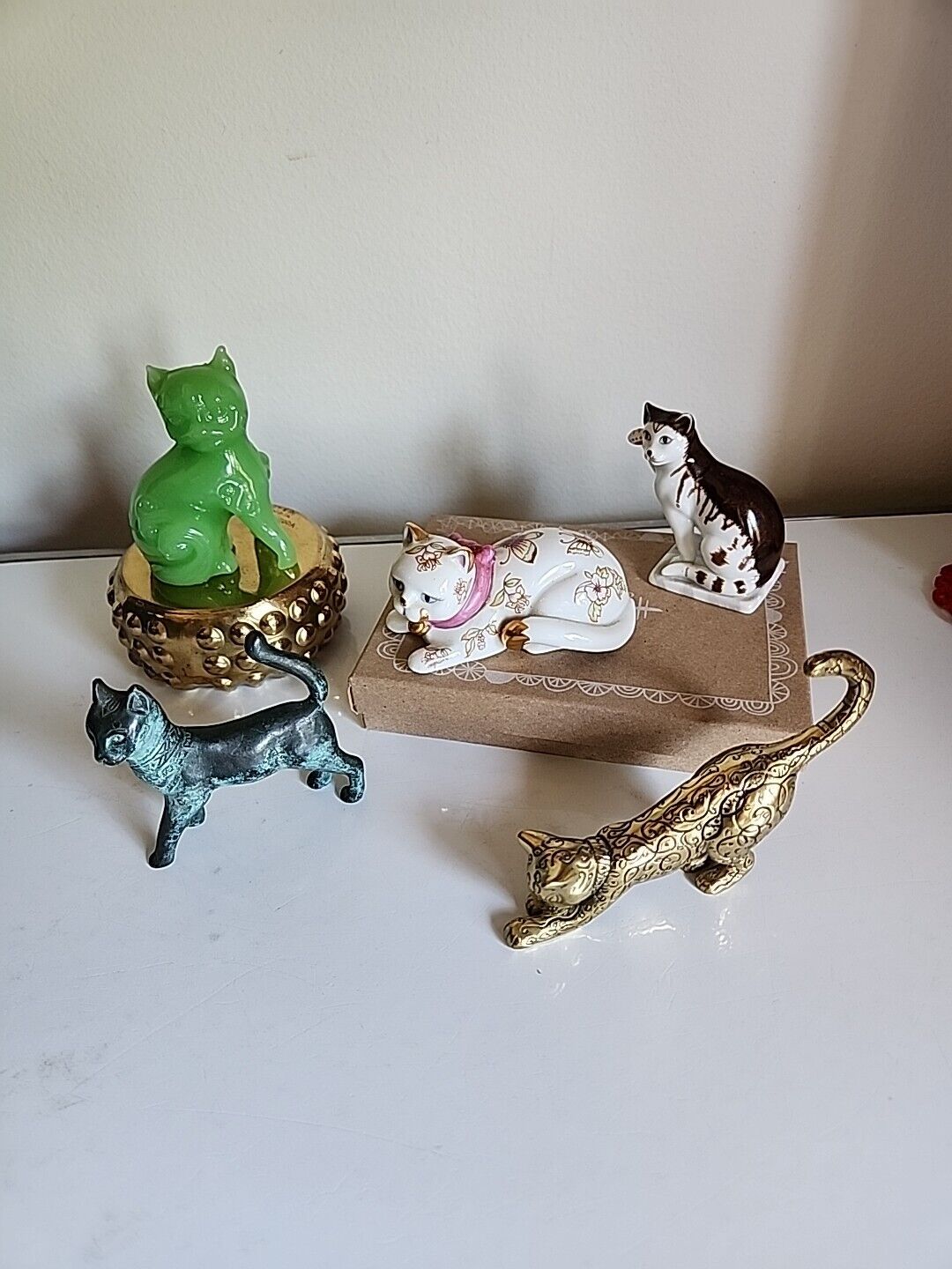 1986 Franklin Mint Curio Cabinet 5 Cat Fiqurines Jade, Porcelain,brass Metal 