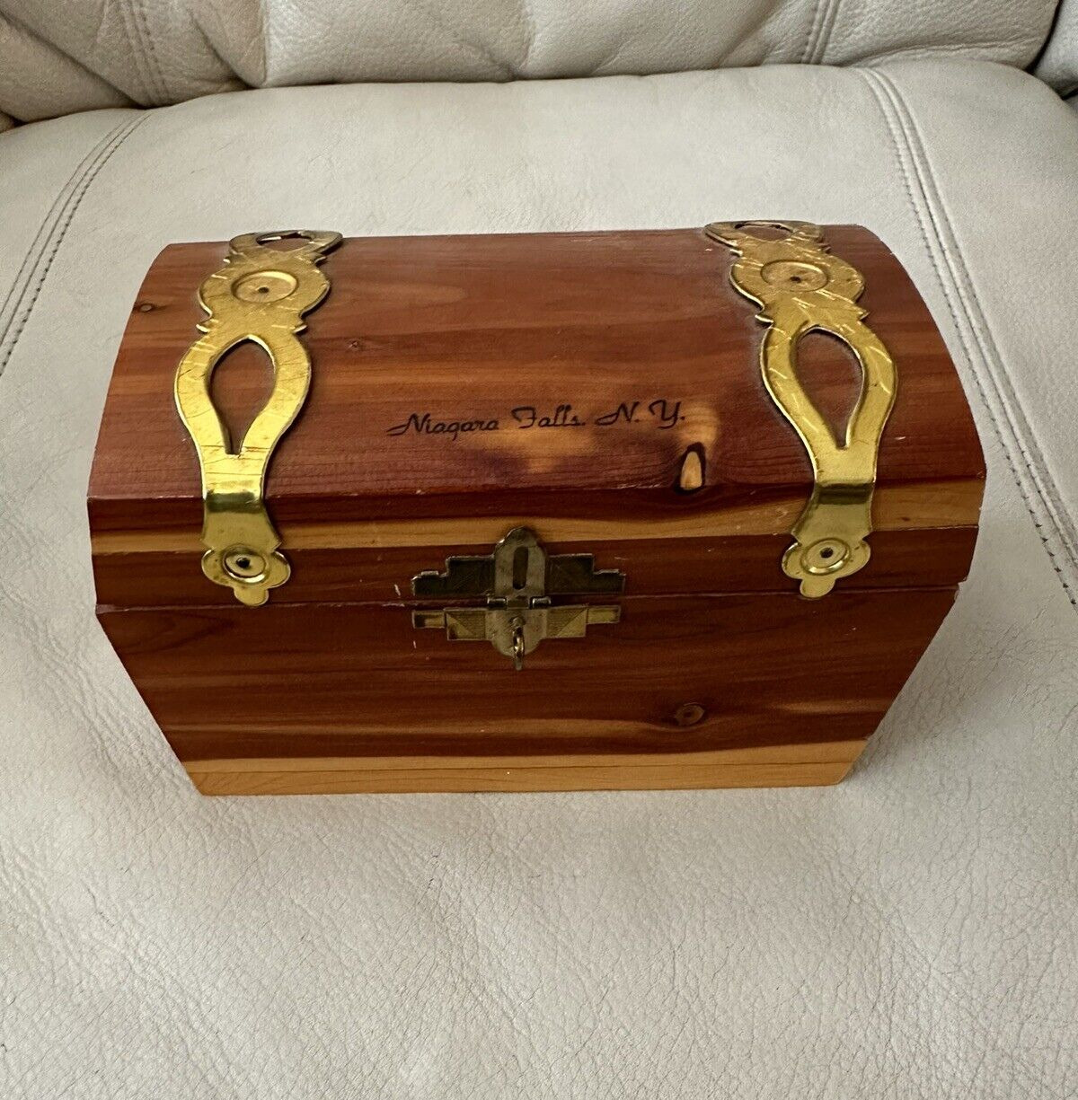 Vintage Niagara Falls Souvenir Wooden Pirate Treasure Chest Wood Treen Box