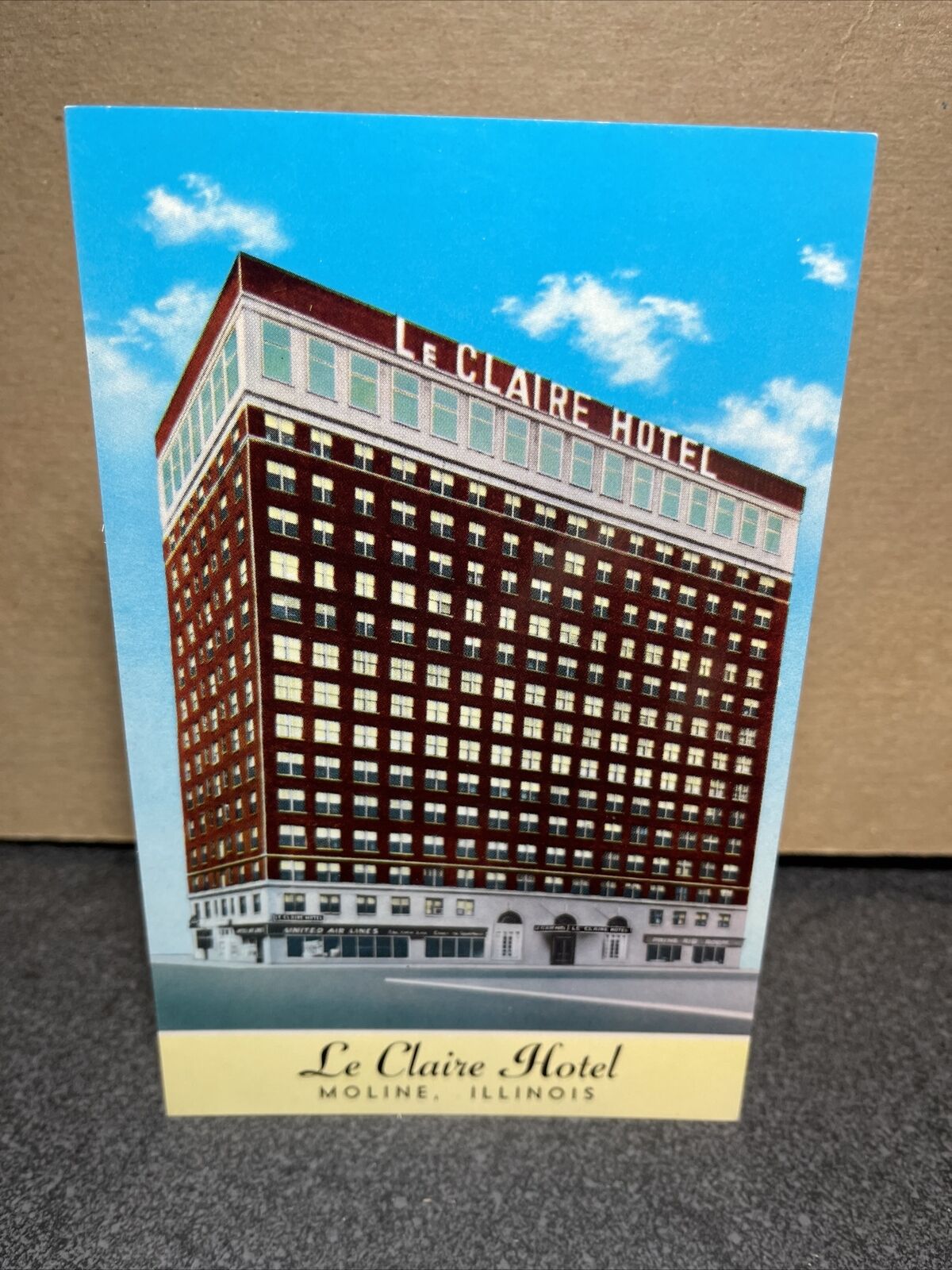 Le Claire Hotel Moline Illinois Postcard￼