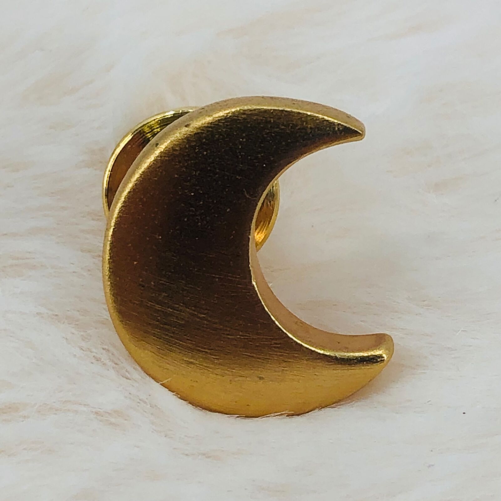 Vtg Liz Claiborne Crescent Moon Scatter Pin in Brushed Gold Signed LCI