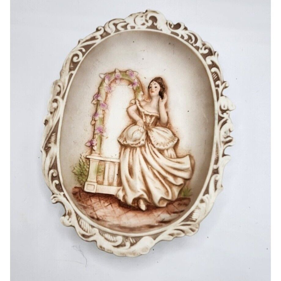 VINTAGE LEFTON WALL PLAQUE HAND PAINTED VICTORIAN WOMAN