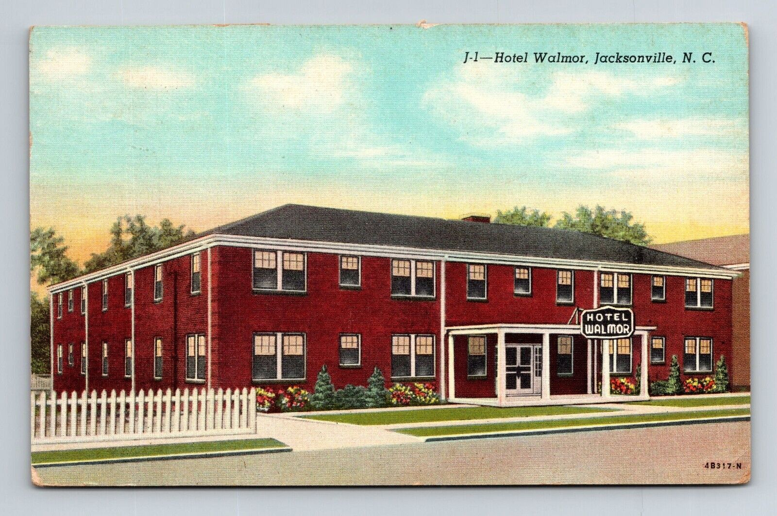 5.5x3.5 in. Linen postcard Hotel Walmor, Jacksonville, NC 1952 posted