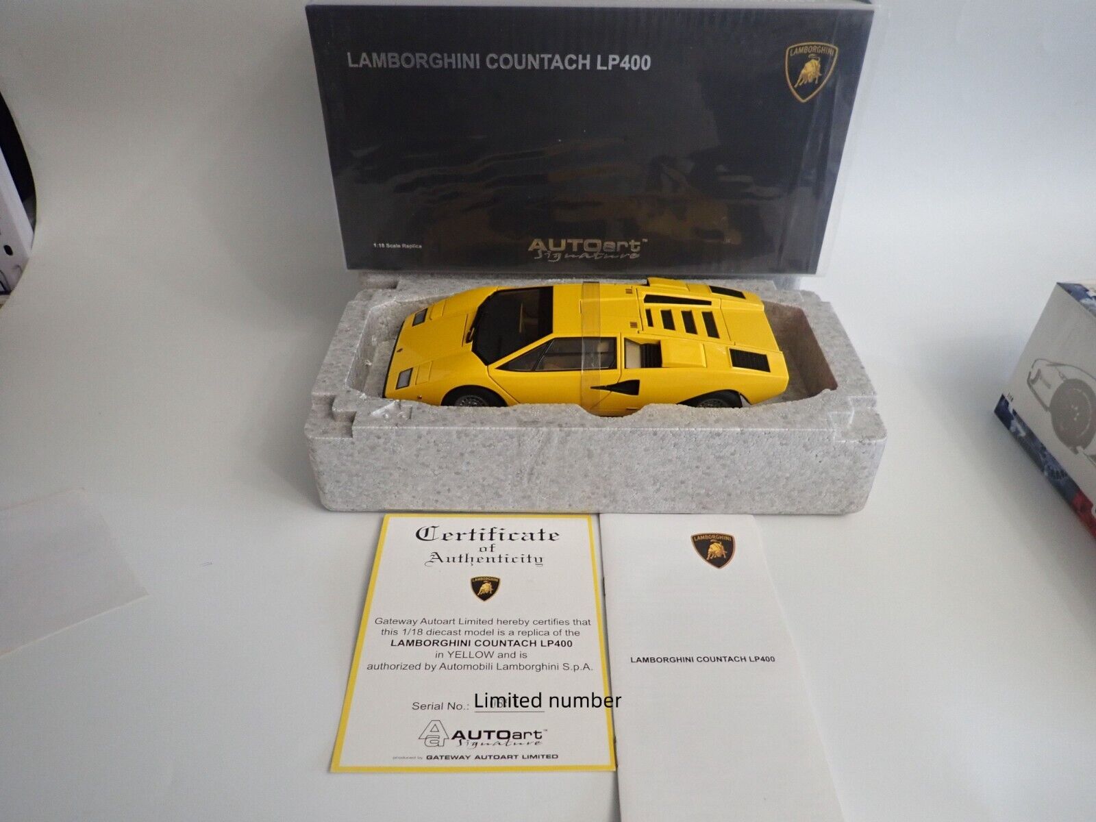 1/18 AUTOart Lamborghini Countach LP400 Alloy car models Limited Edition yellow