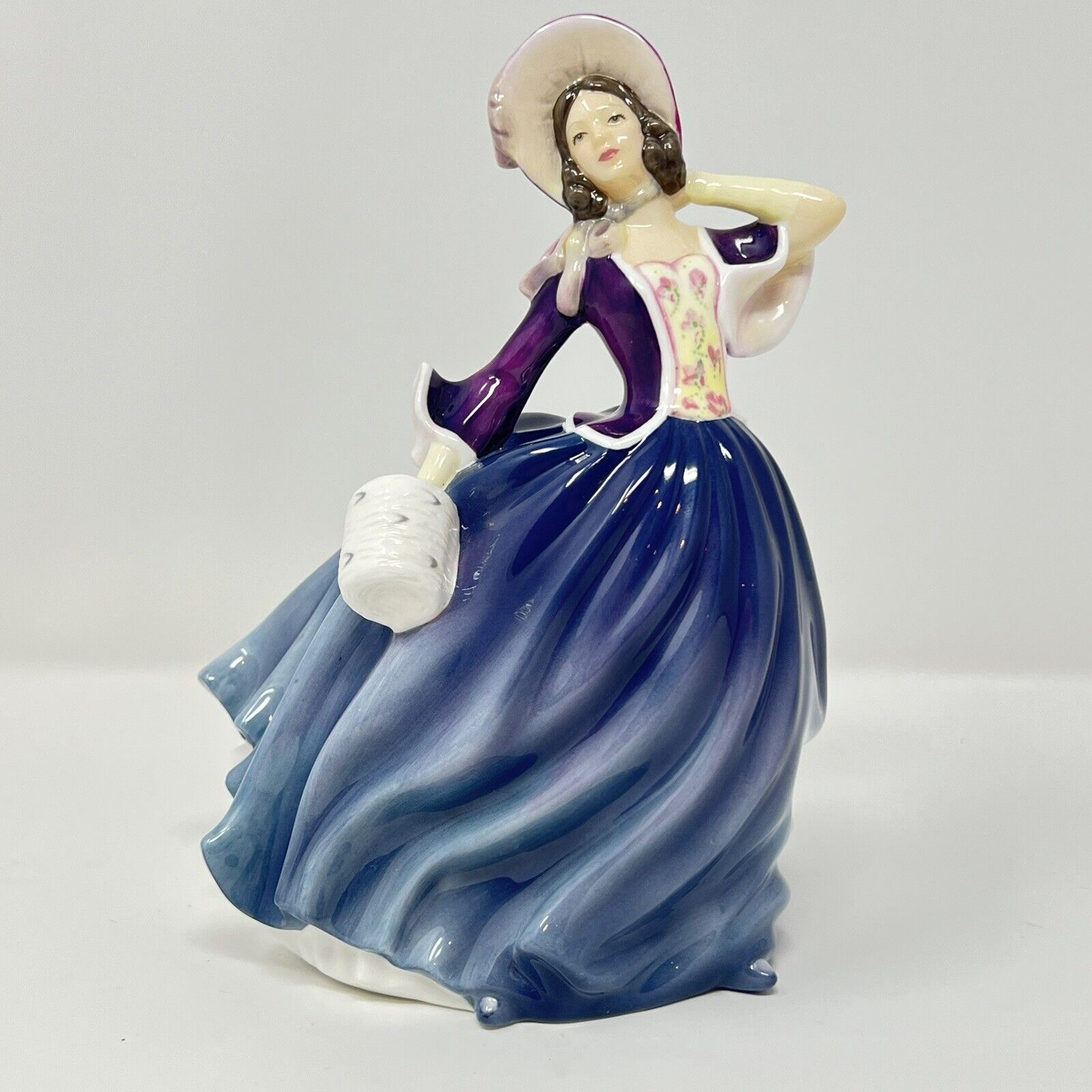 Royal Doulton Pretty Ladies Elizabeth Figurine Bone China Hand Made 2005 HN 4830
