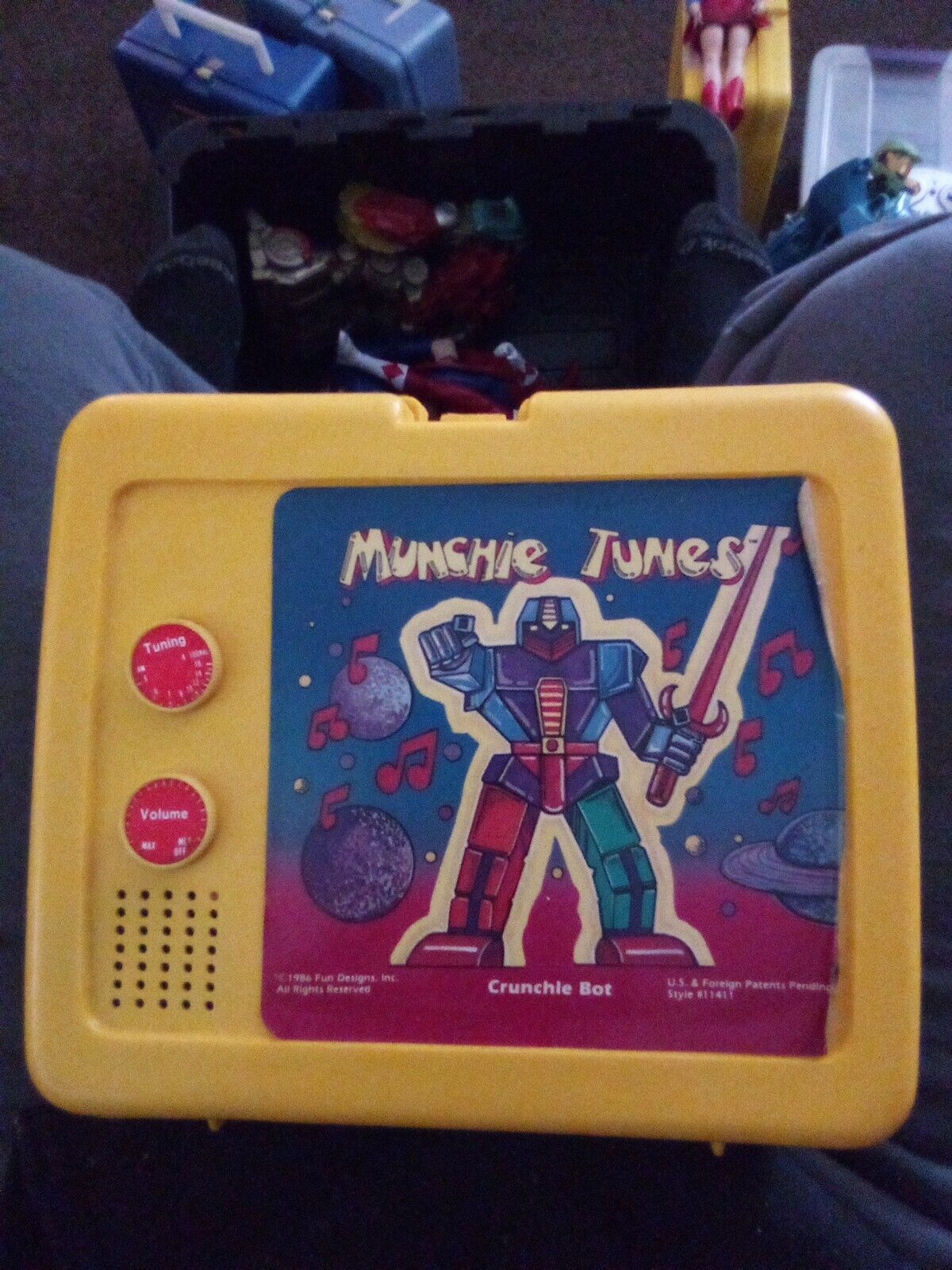 Lunchbox Vintage 1986 AM Radio Yellow Munchie Tunes Crunchie BoX