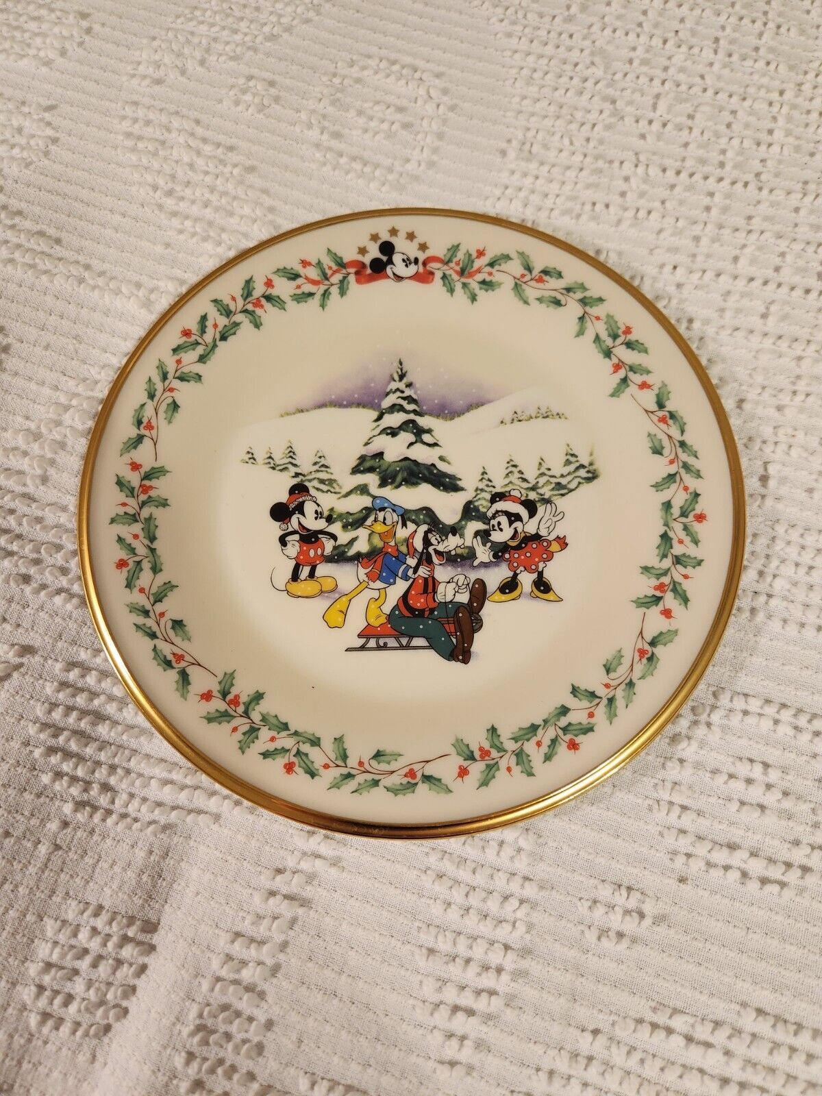 Lenox Disney Holiday Plate. “ First Snow “ Mickey And Co Minnie Pluto And Donald