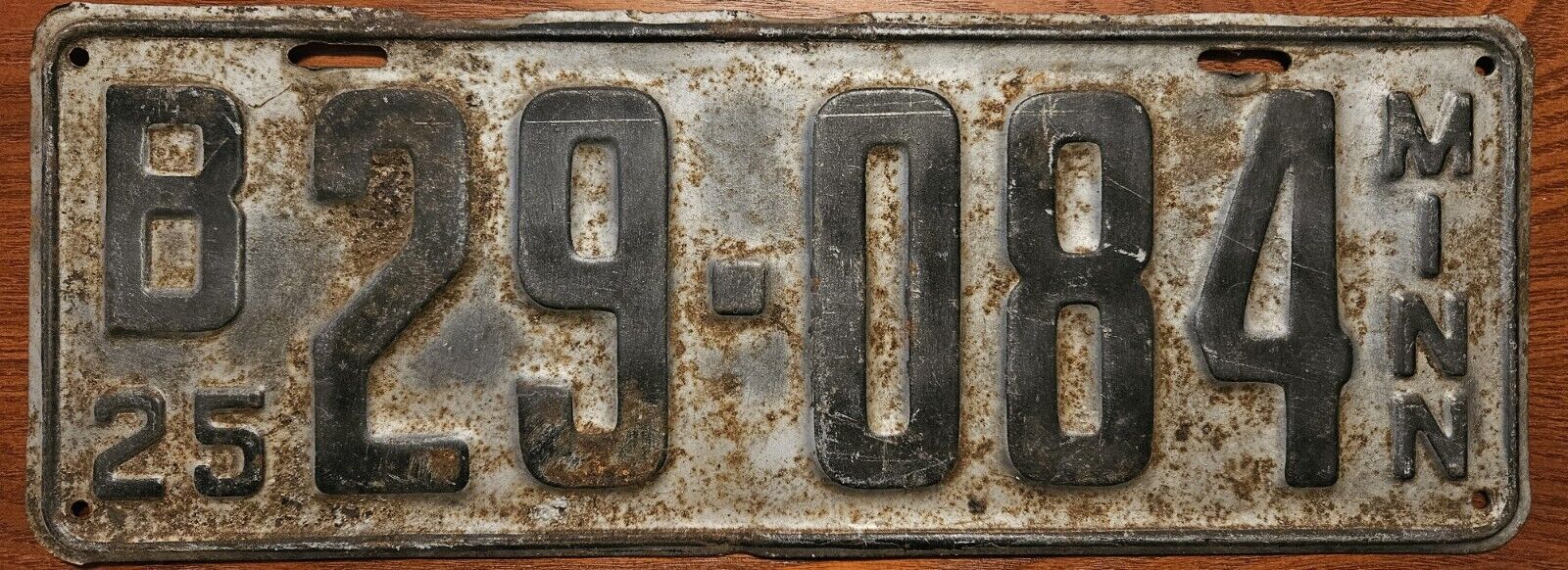 1925 Minnesota License Plate B29-084