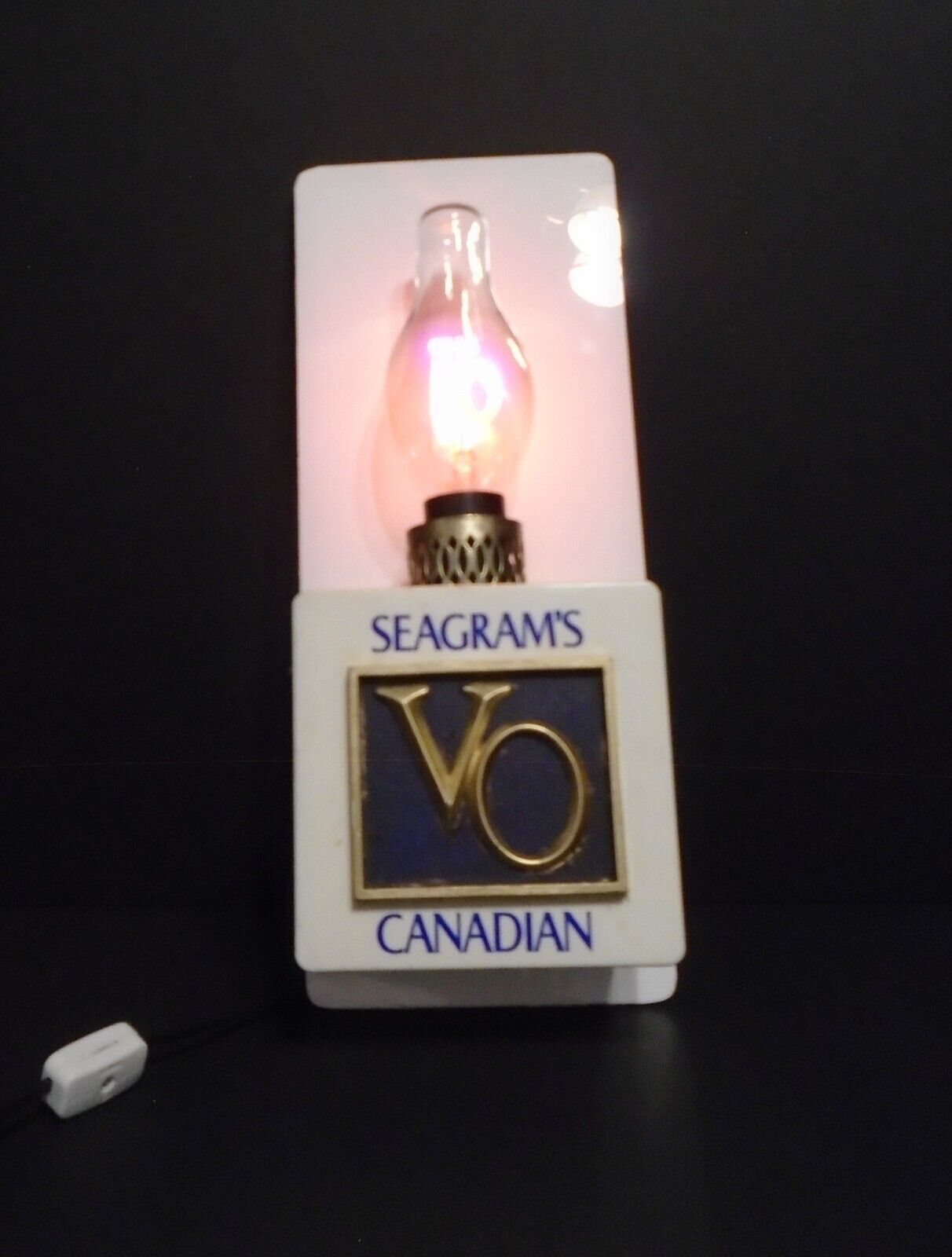 AEROLUX STYLE SEAGRAMS VO CANADIAN BULB AND BASE