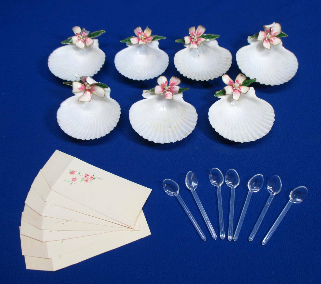 7 UNUSUAL SHELL & PORCELAIN FLOWERS SALT DIPS, SPOONS, & PLACE CARDS CA. 1950