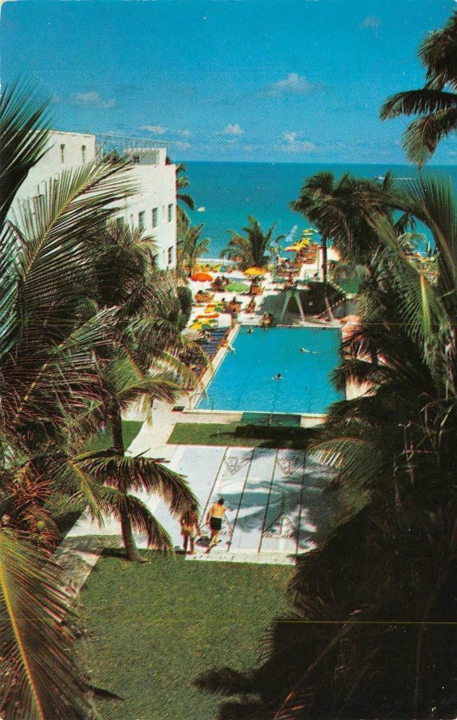 MIAMI BEACH, FL Florida GEORGIAN HOTEL  Roadside POOL VIEW  1956 Chrome Postcard