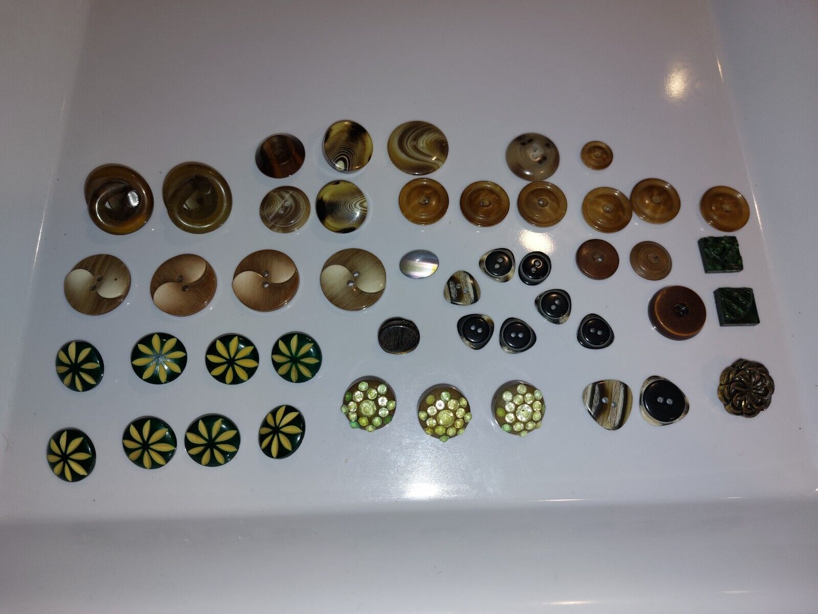 Lot 47 Vtg Unique Plastic Sewing Buttons Some Matching Sets Carved Flowers VGC