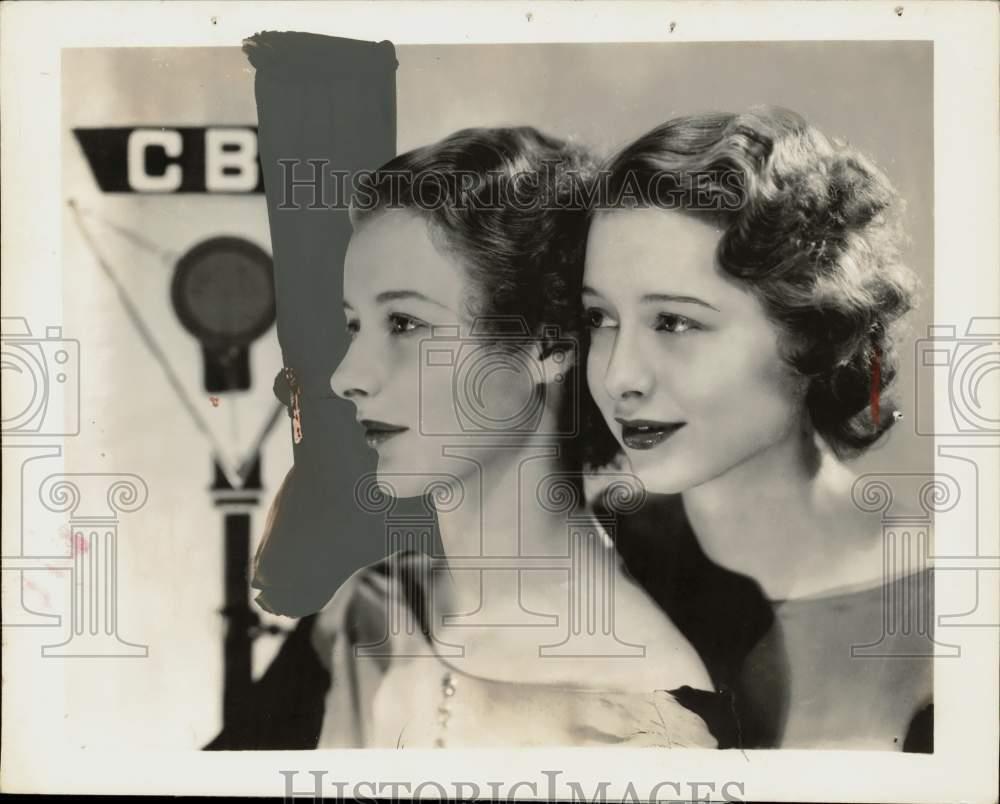 1933 Press Photo Twins Harriet and Gretchen Davidson star in \