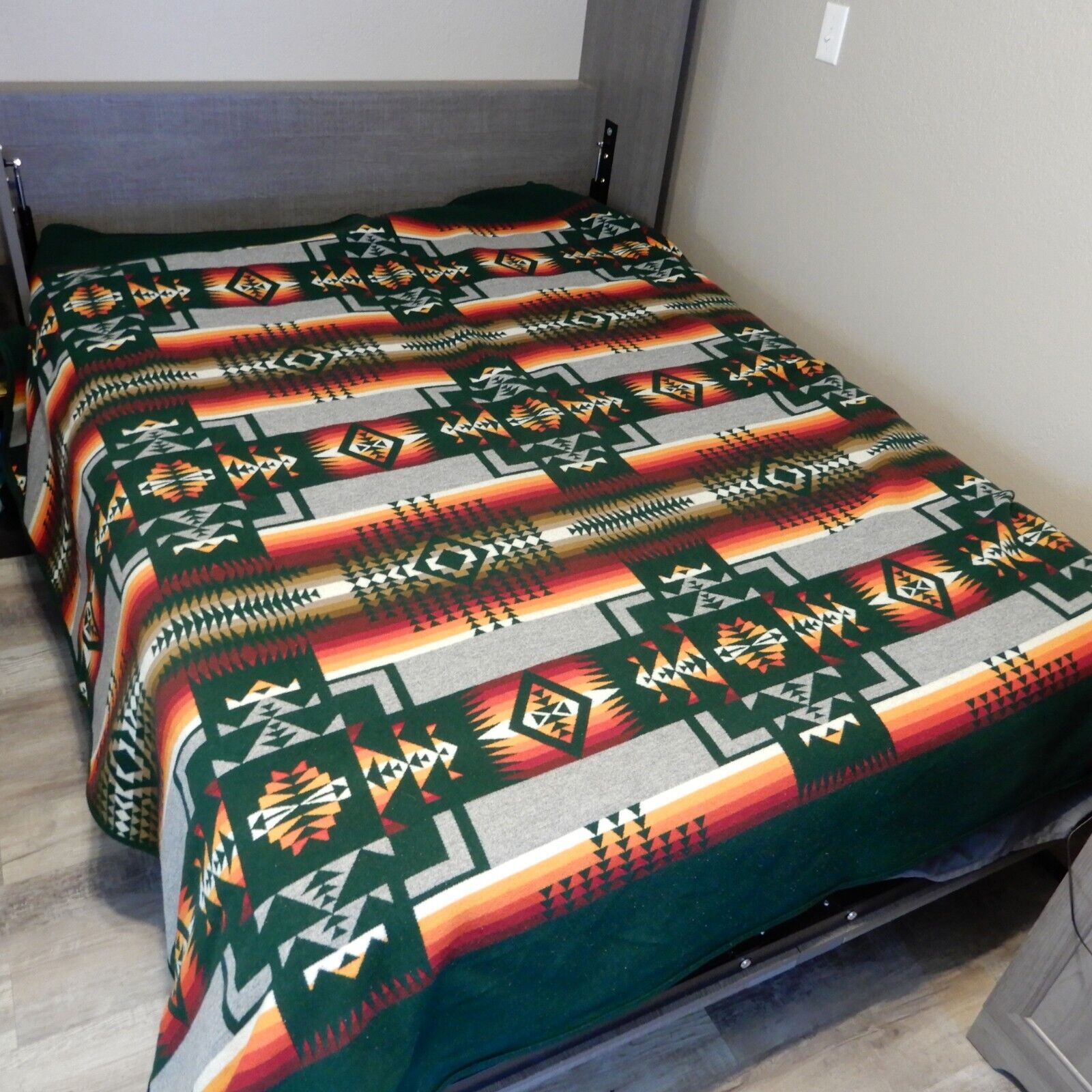 Pendleton Blanket Green  Wool Chief Joseph Robe 86x90 Approx Queen Beaver State