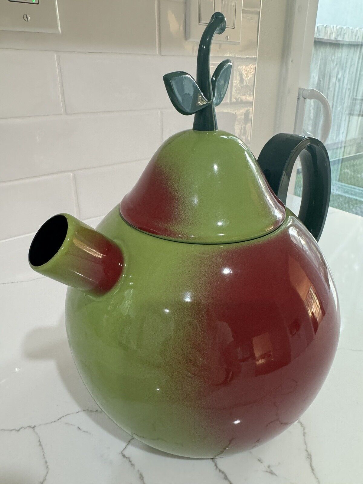 Vintage Enamel Metal Apple Tea Kettle Pot Lid Spout 2 Quart  Green Red 1970’s