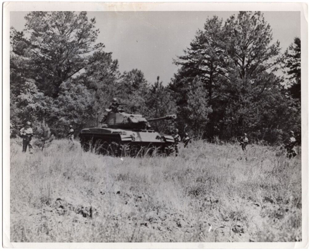 1950s M41 Walker Bulldog Tank Infantry Team Fort Benning 8x10 News Photo