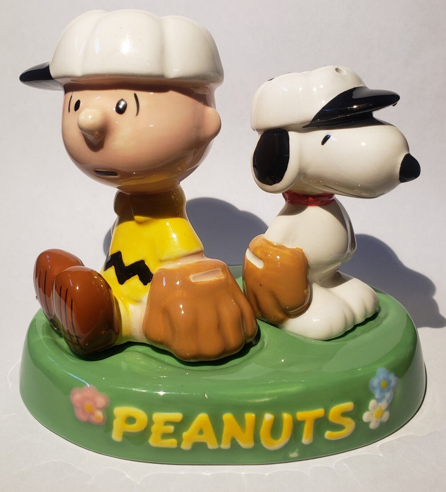 Westland Snoopy Charlie Brown Baseball Pottery Salt And Pepper Shaker Figurines 
