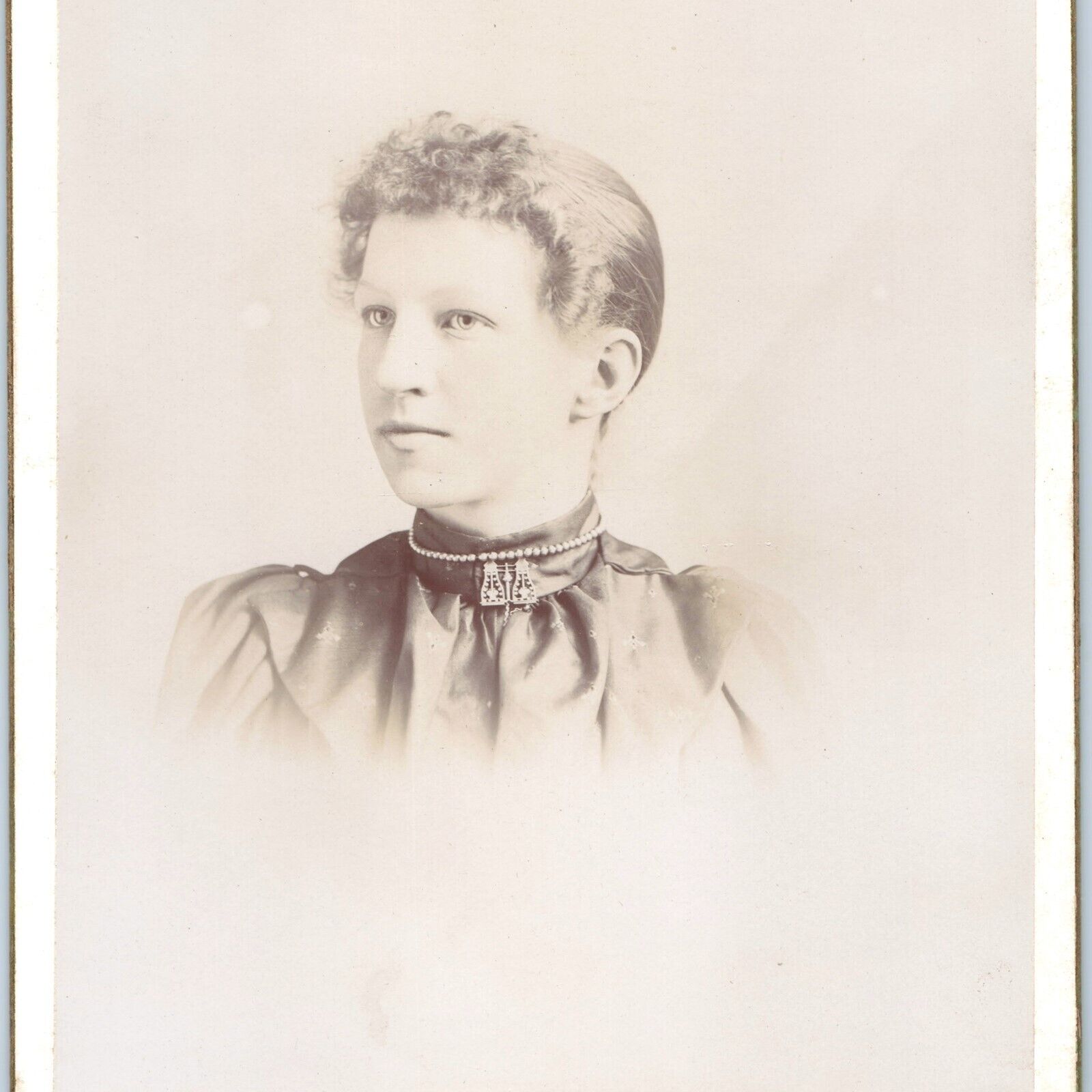 c1880s Monroe, Wis Cute Young Woman Cabinet Card Photo Lady Girl Copeland WI B11