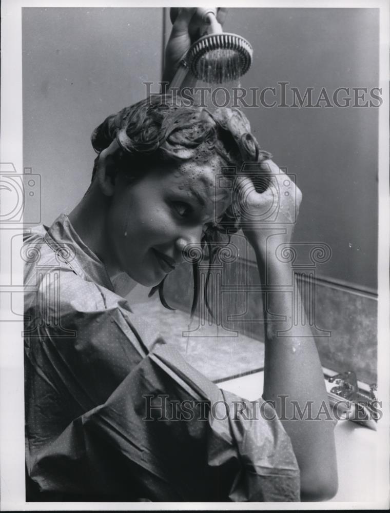 1960 Media Photo A Teenager Washes Her Hair