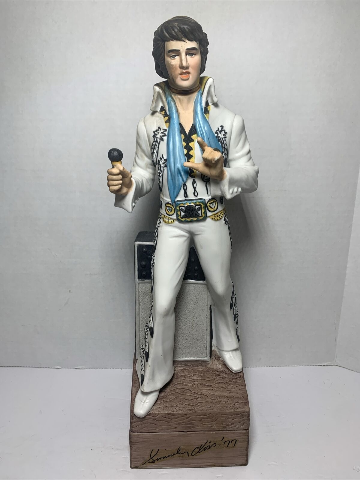 EMPTY Elvis Presley 1977 McCormick Distilling Decanter Music Box Sincerely Elvis