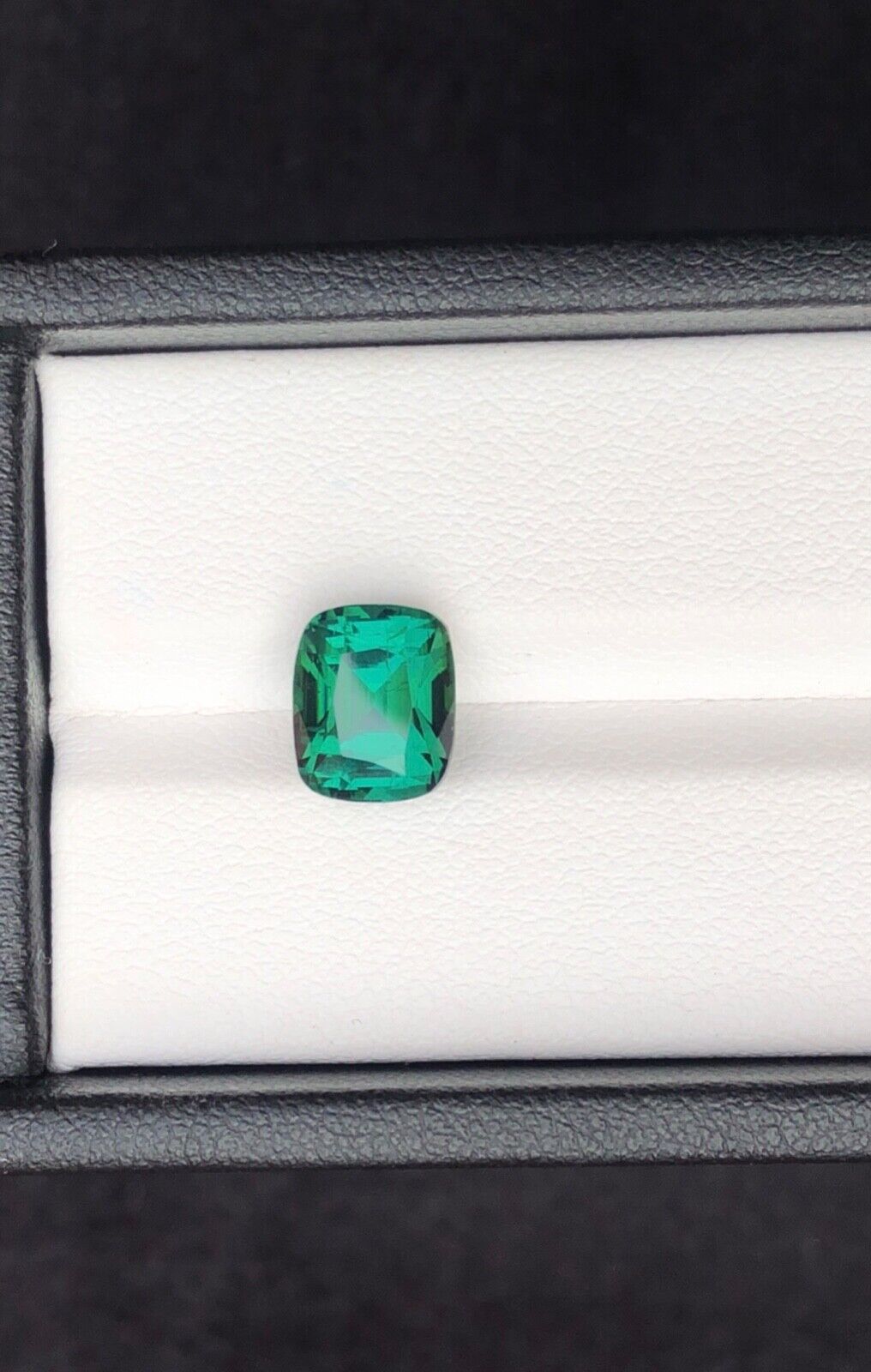 3.67 carats flawless beautiful natural green tourmaline classic piece
