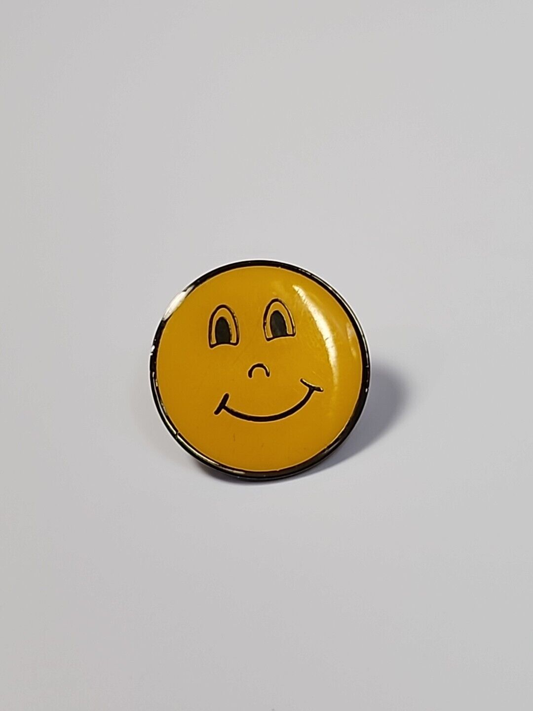 Yellow Smile Face Lapel Pin ▪︎