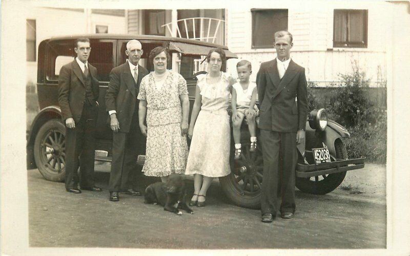 Automobile large family group Massachusetts 1932 RPPC Photo Postcard 21-2644