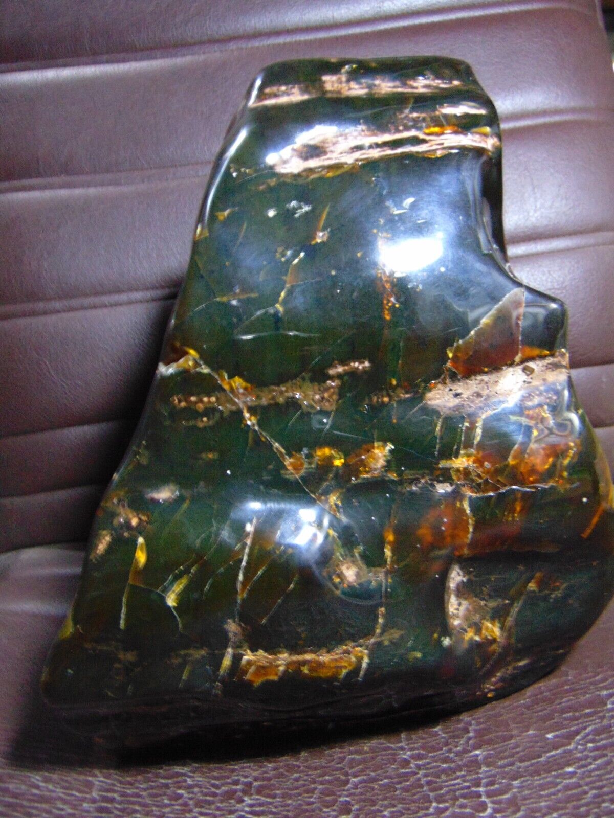 8150 Big gr Full Polished Indonesia Dark Green Amber