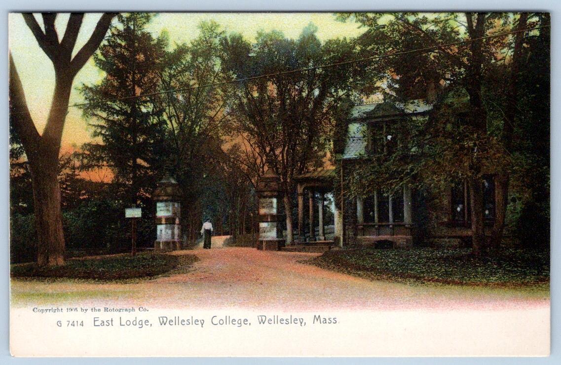 1905 EAST LODGE WELLESLEY COLLEGE MA ROTOGRAPH HAND COLORED POSTCARD #G7414