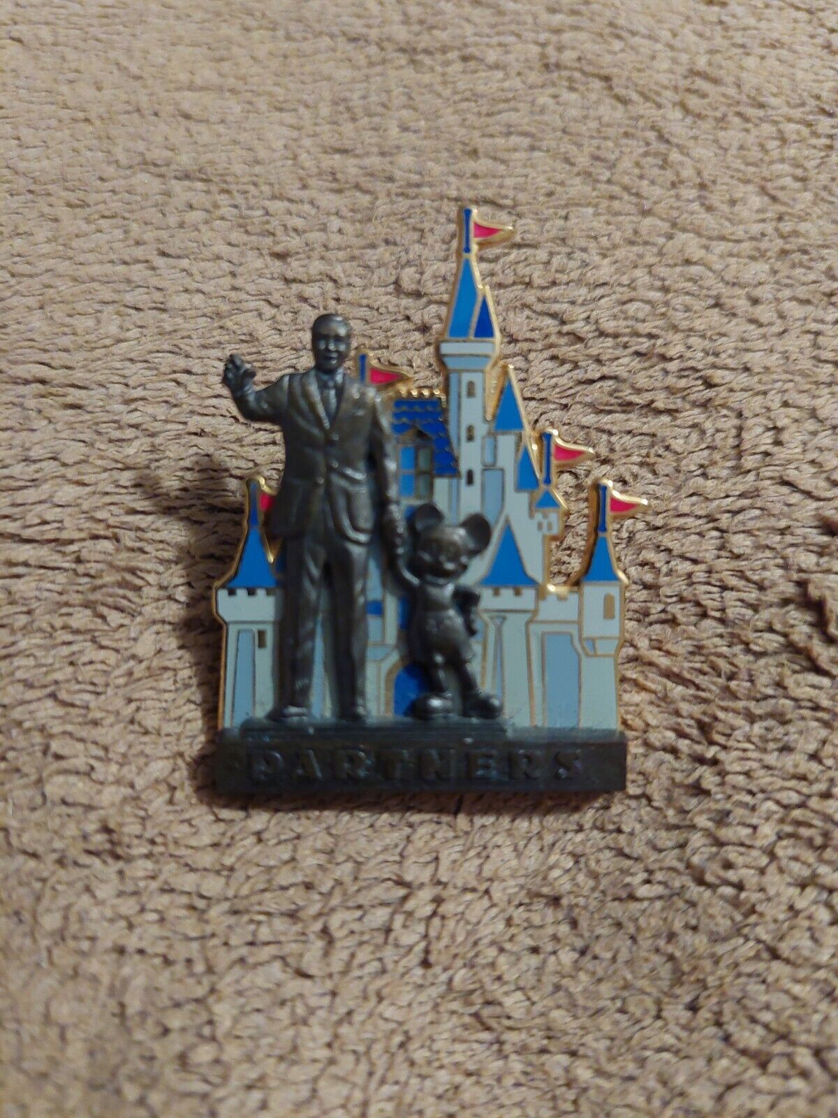 Disney Pin - 3D Mickey & Walt Disney Partners Statue - Cinderella Castle. 10848