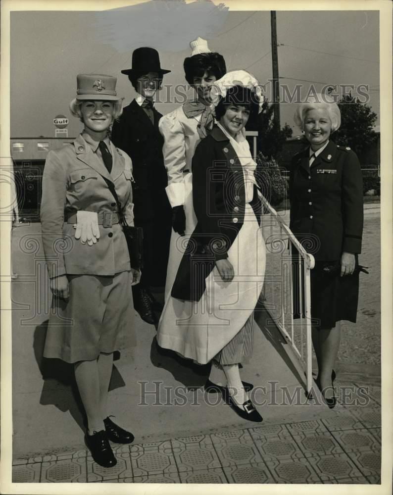 1966 Press Photo Fashions modeled in Women\'s Army Corps Travelling Exhibit
