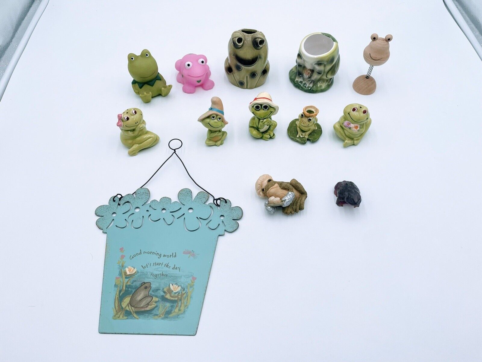 Vintage Frogs Lot Of 13 Lot  Small Ceramic Porcelain Plastic Wooden Bobble Head