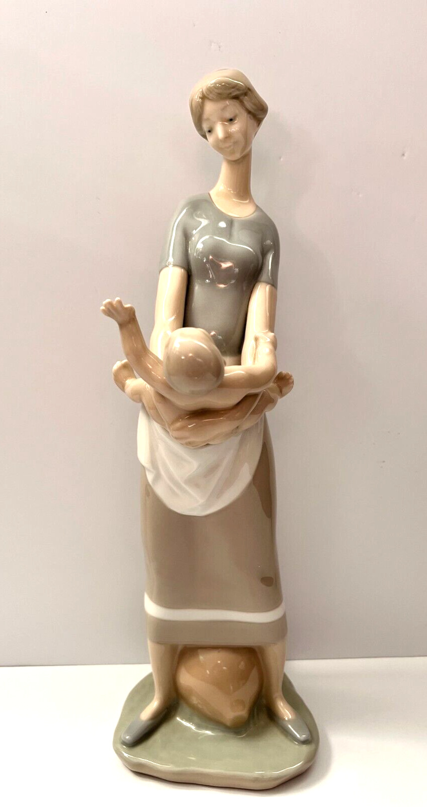 Vintage Lladro MOTHERHOOD Mother and Child Porcelain Figurine #4575