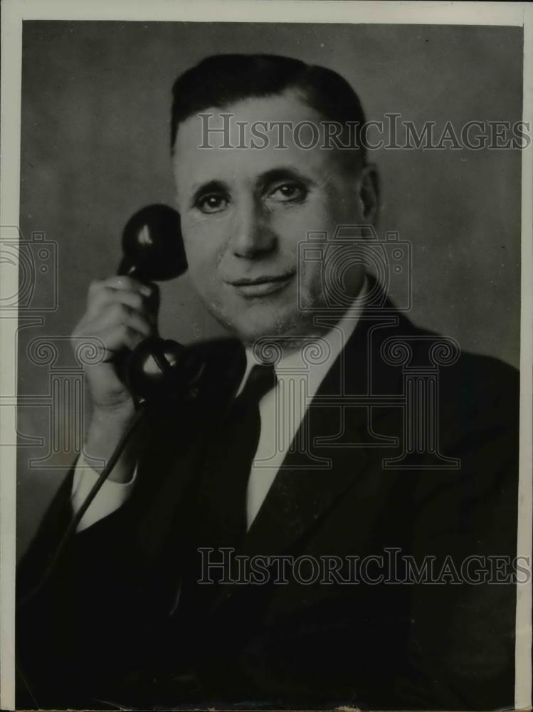 1938 Press Photo Gus Phillips, railroad engineer talking to King of Bulgaria