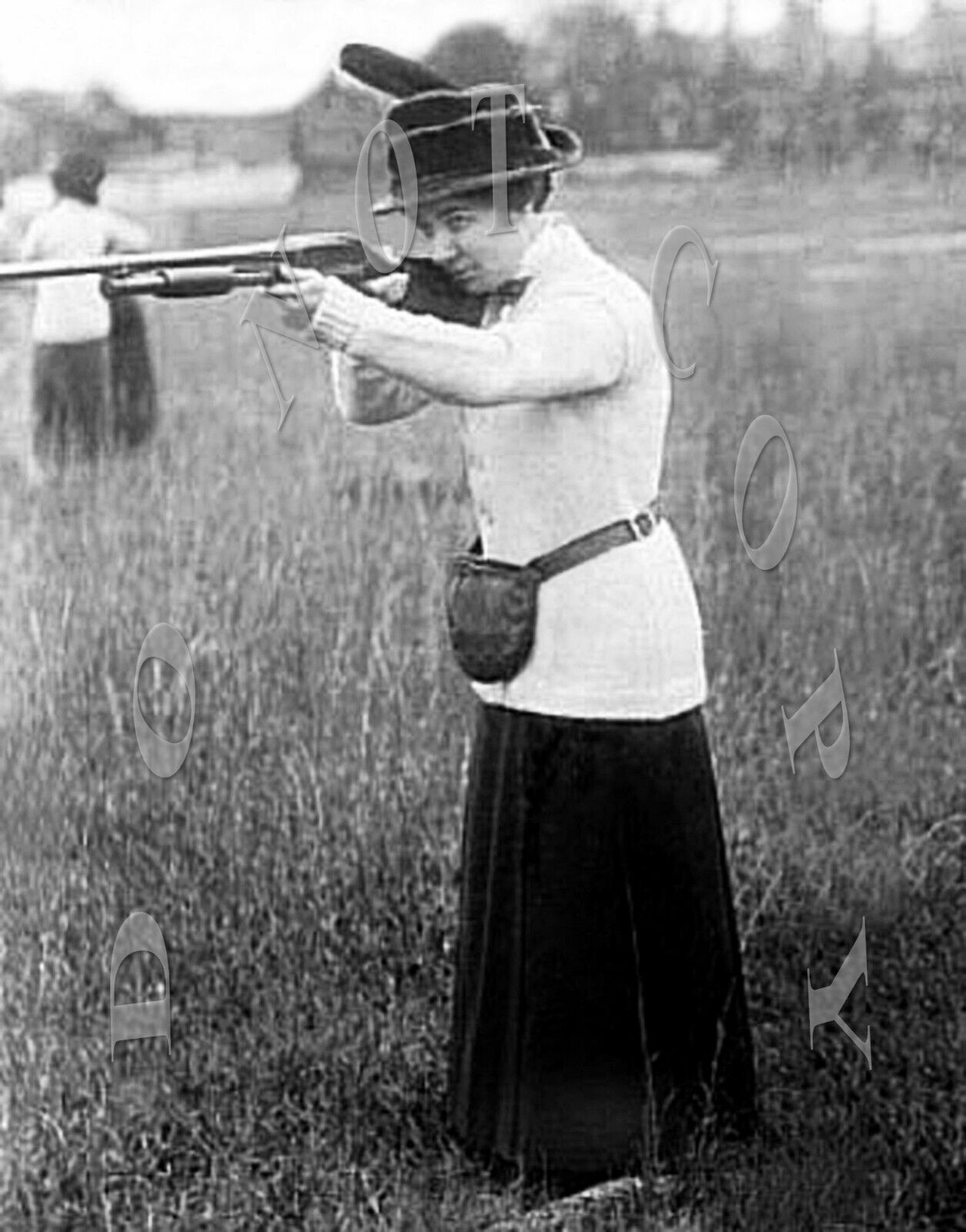 ANTIQUE REPRODUCTION PHOTOGRAPH WOMEN CLAY PIGEON TRAP SHOOTING # 2