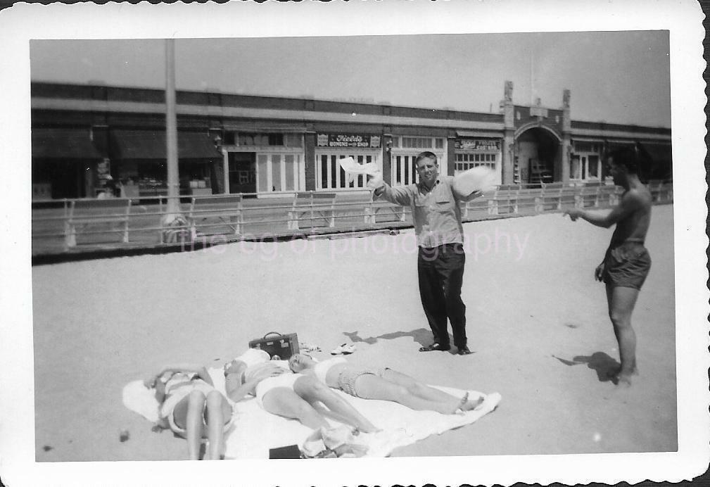 Vintage FOUND PHOTOGRAPH bw A DAY AT THE BEACH Original Snapshot JD 110 7 K