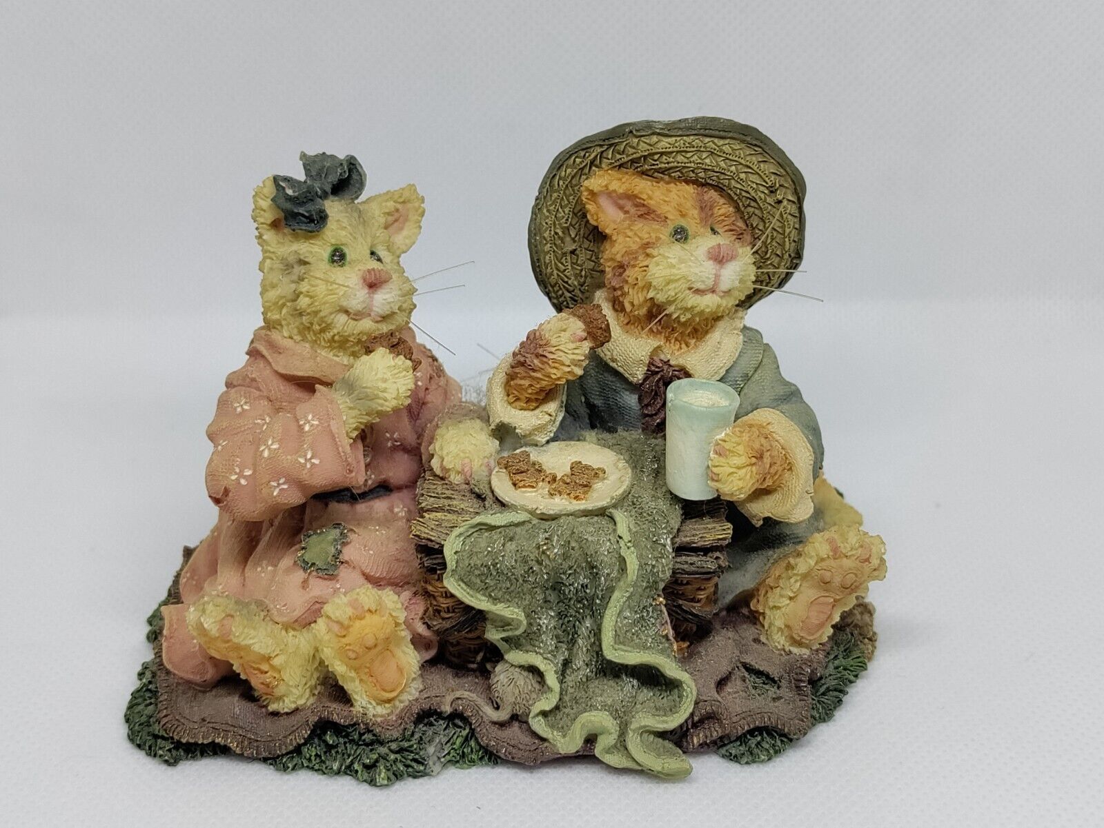 Boyds Bears Purrstone Collection Sissy & Missy Picnic Pals 2002 Figurine