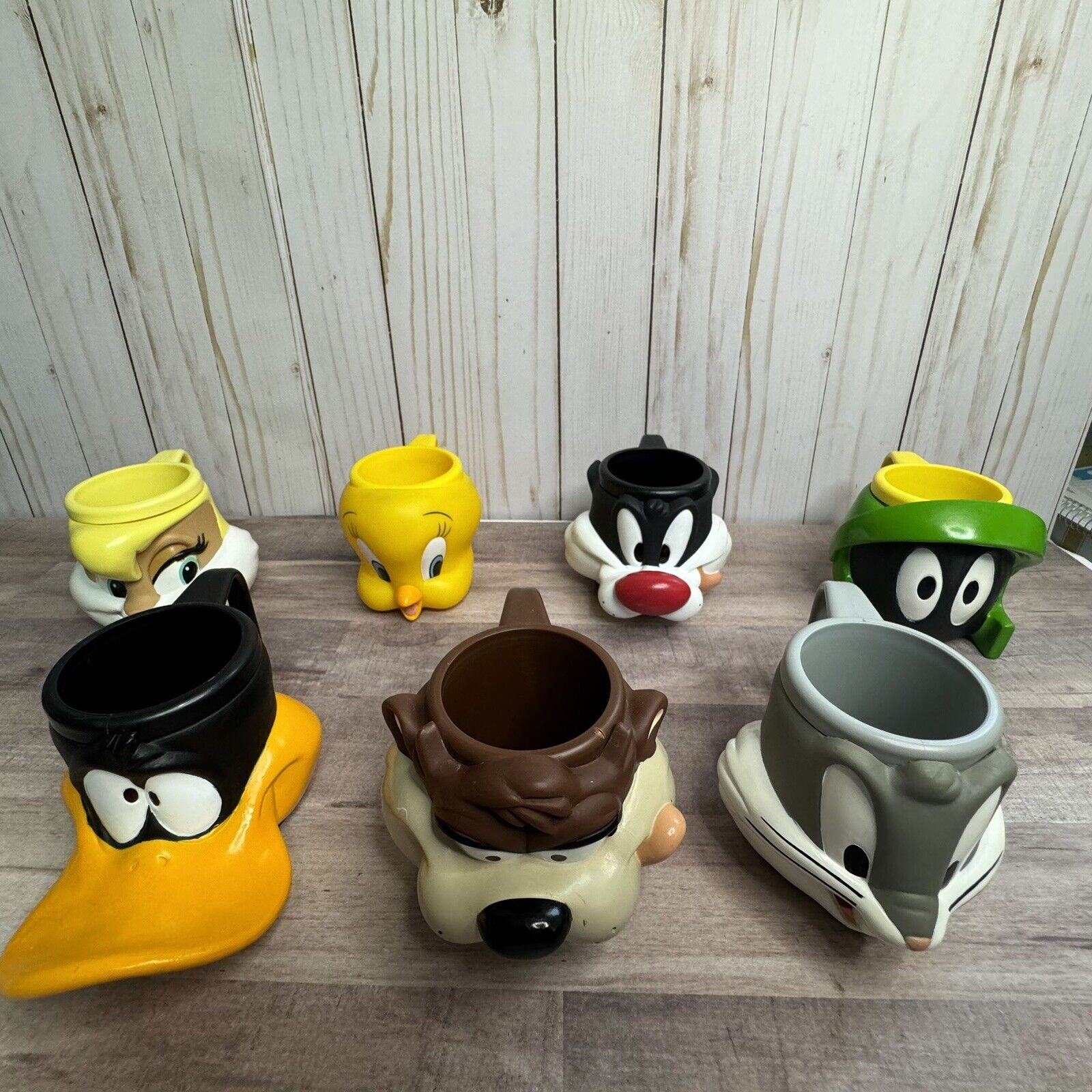 Lot of 7 VINTAGE 1992   - 1995 Looney Tunes Plastic Mugs Cups