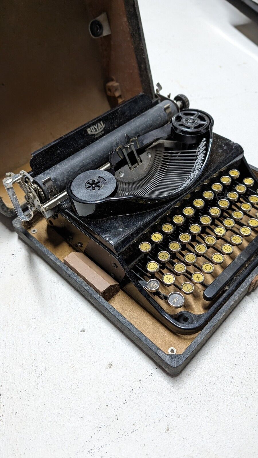 Antique Royal Junior Portable Manual Typewriter w/Case