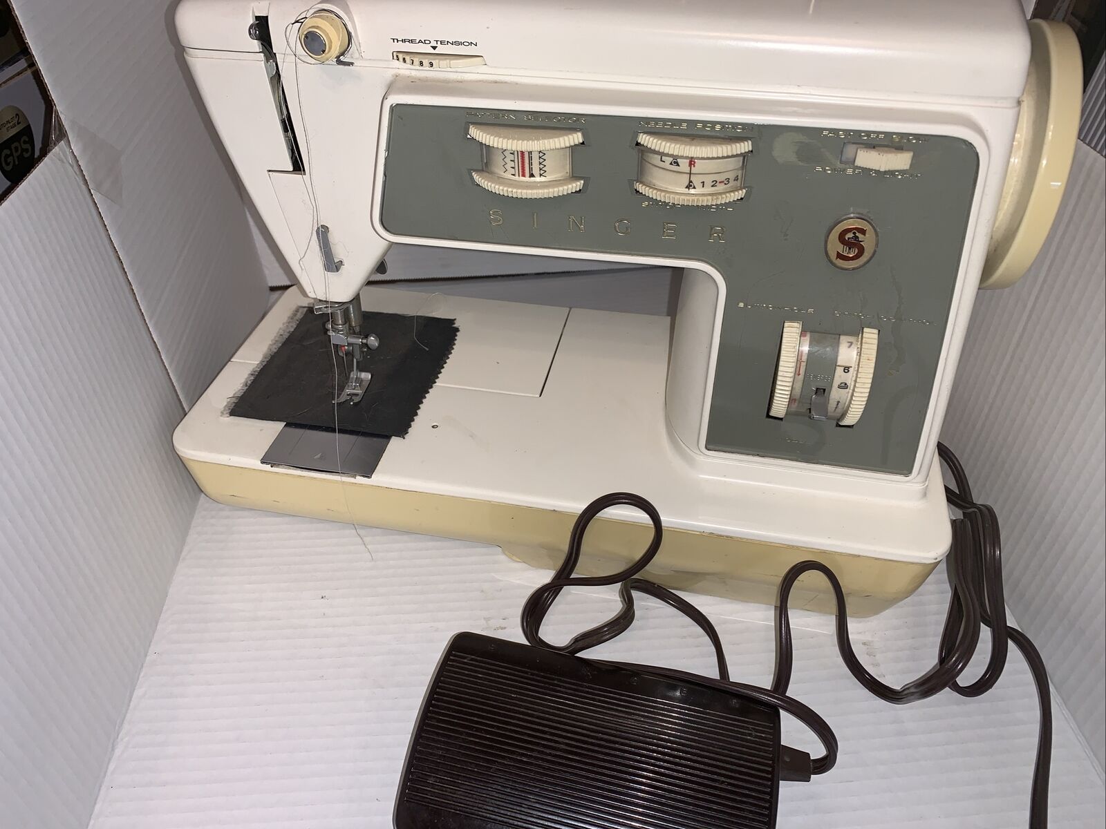 Vintage Singer Zig Zag Model #774 Sewing Machine. Tested, Works.
