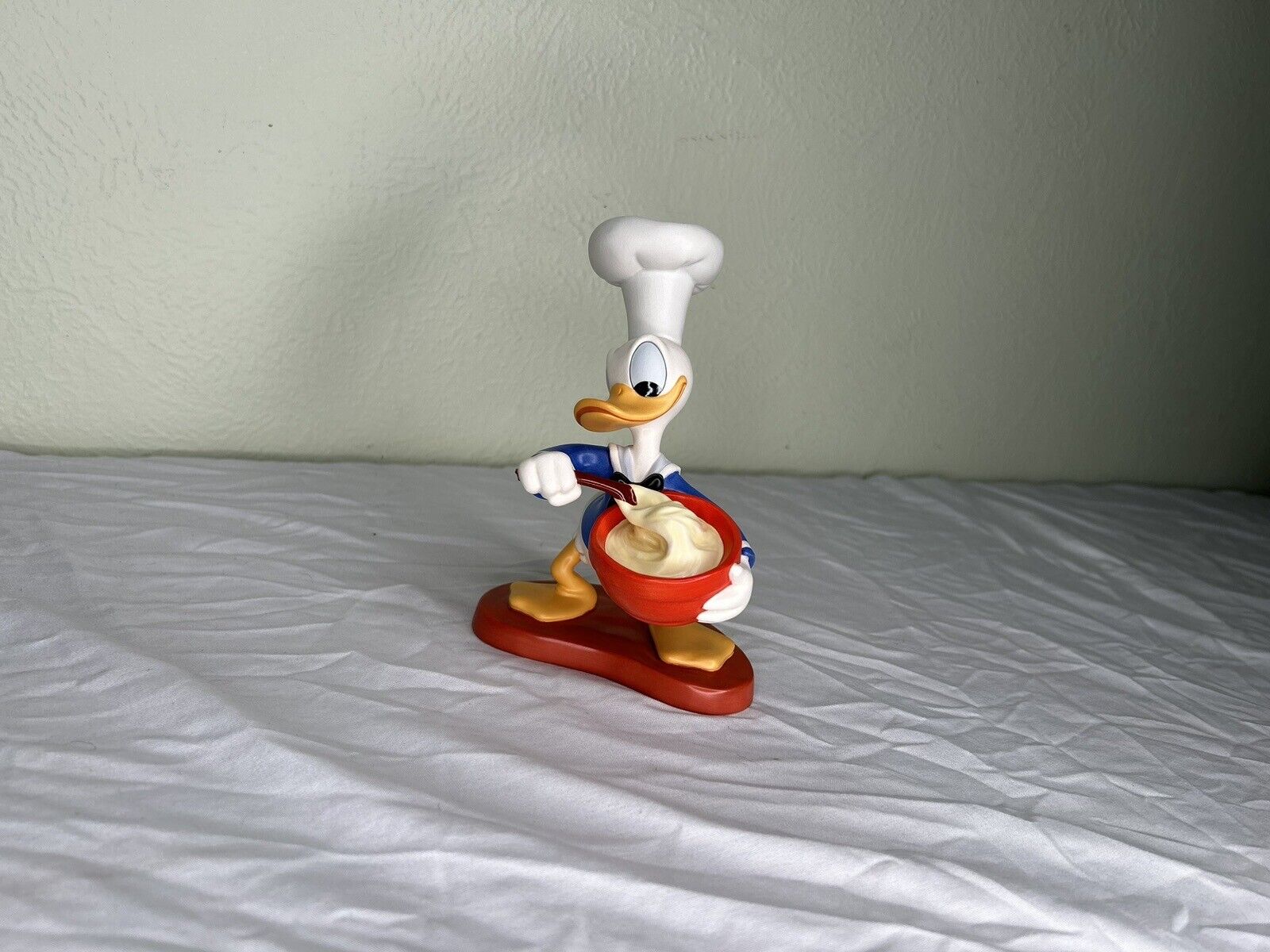 Walt Disney Classics-Chef Donald Duck -New in Box, w/COA (6.75x4.5x4”) #1217772