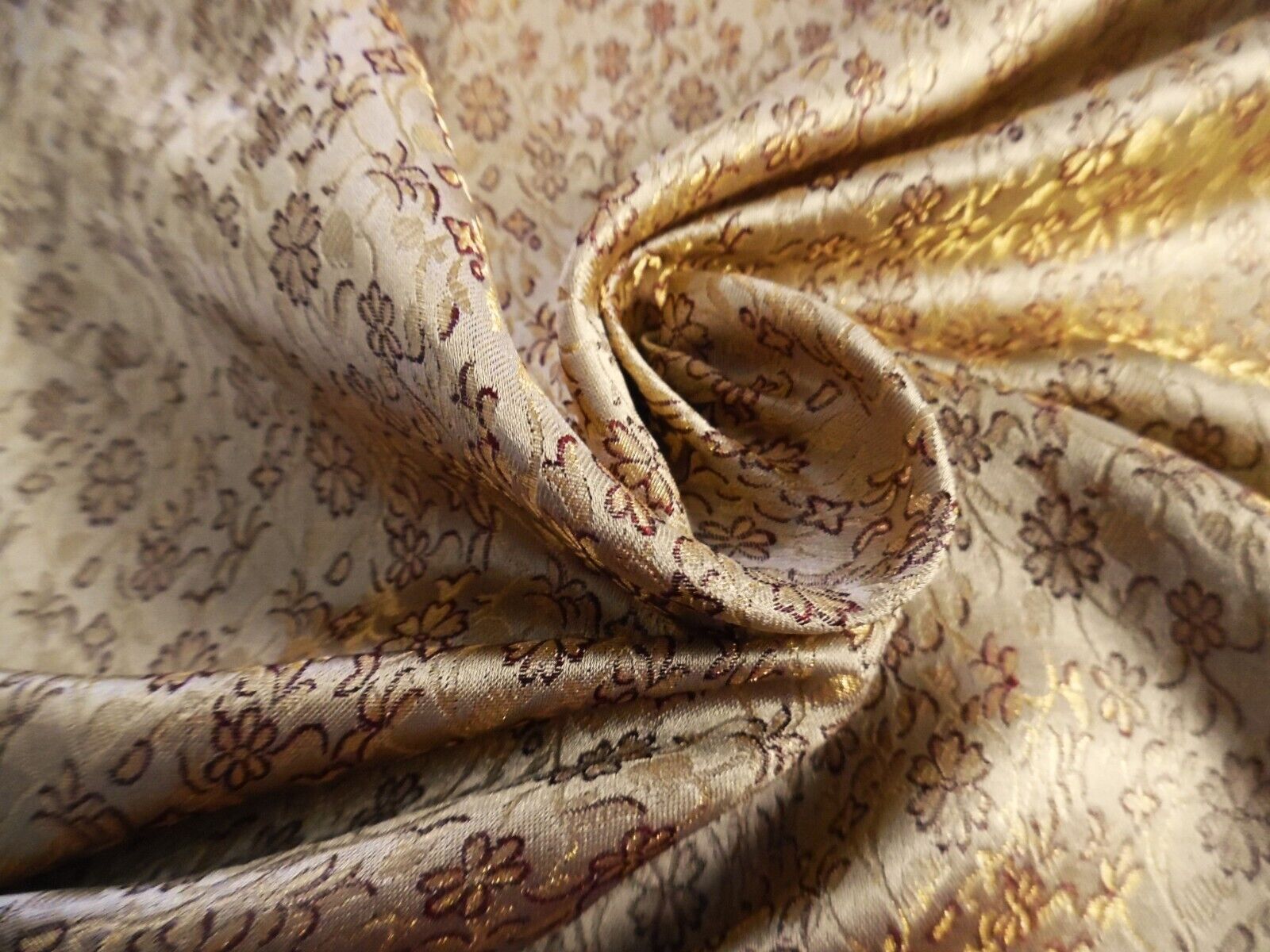 Silk Jacquard Brocade~Rust/Gold/Creamy Pearl~9\