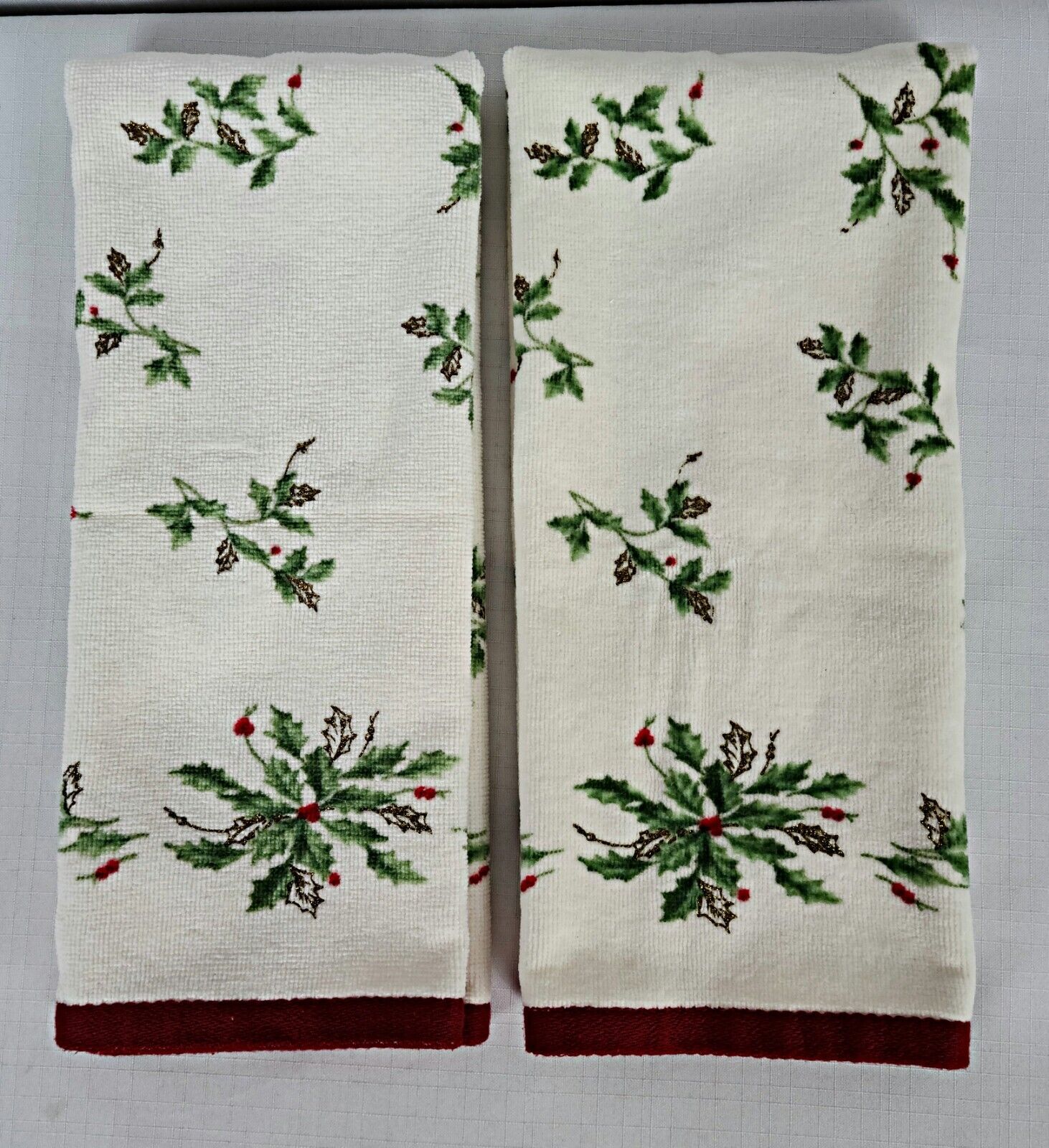 2 Lenox Holiday Christmas Holly Berries Hand/Kitchen Towels 16\