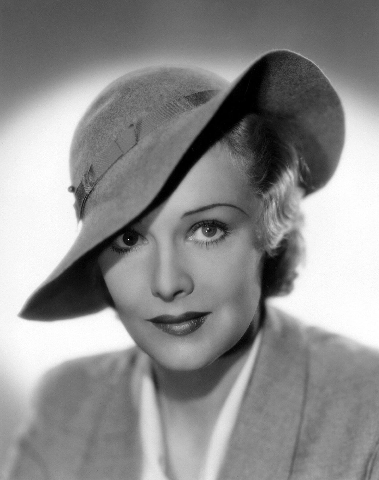 1936 MADELEINE CARROLL in SECRET AGENT Photo (203-U )