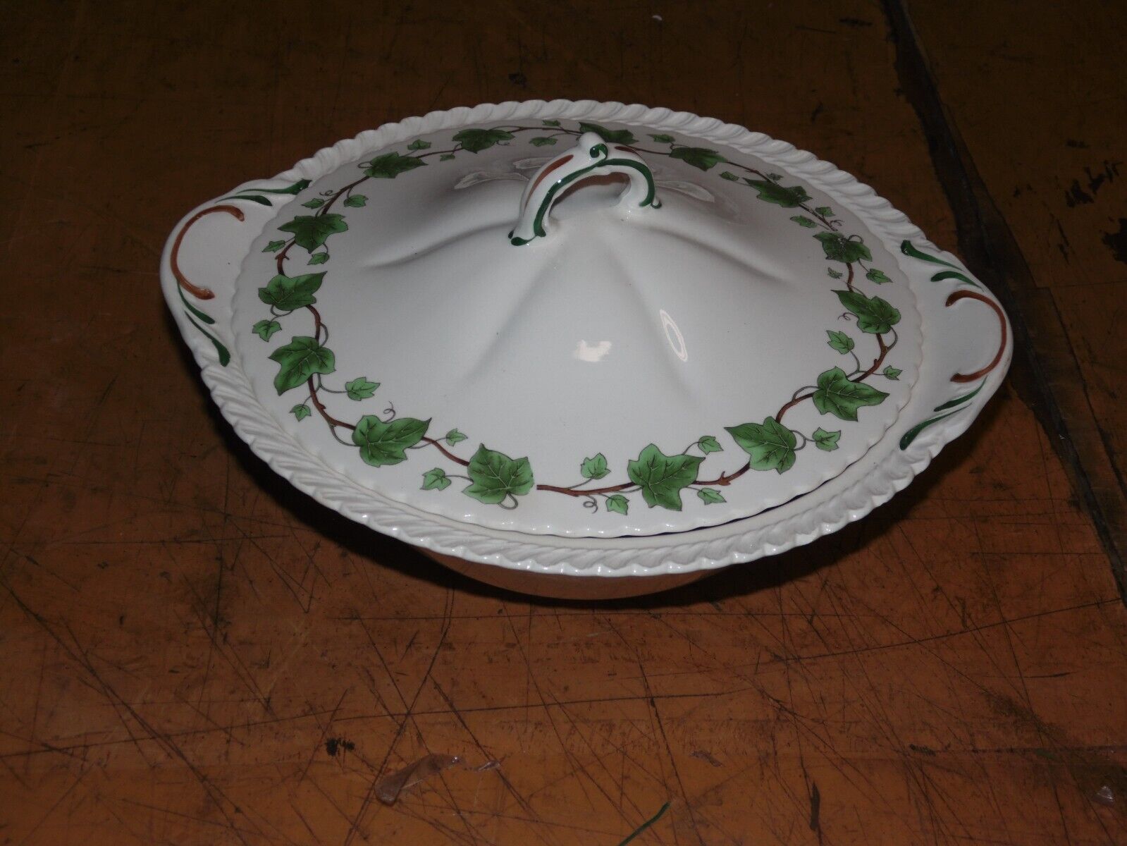 Harker Royal Gadroon - Ivy - Serving Bowl with Lid