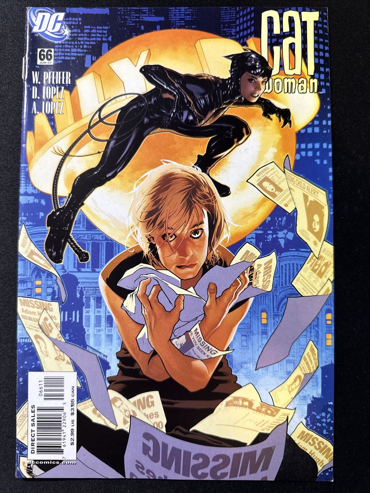 Catwoman #66 Vol 3 Adam Hughes Cover 2007 DC Comics 1st Print Volume 3 VF *A1