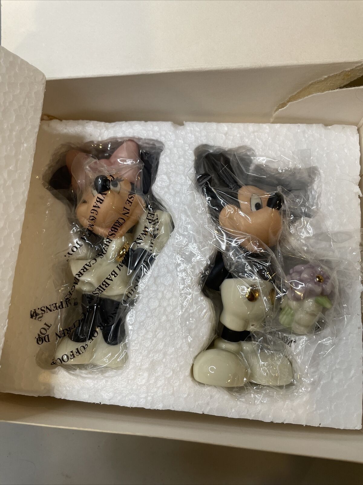 Lenox Disney Mickey & Minnie Mouse Salt & Pepper Shaker Set NEW - Box Damaged