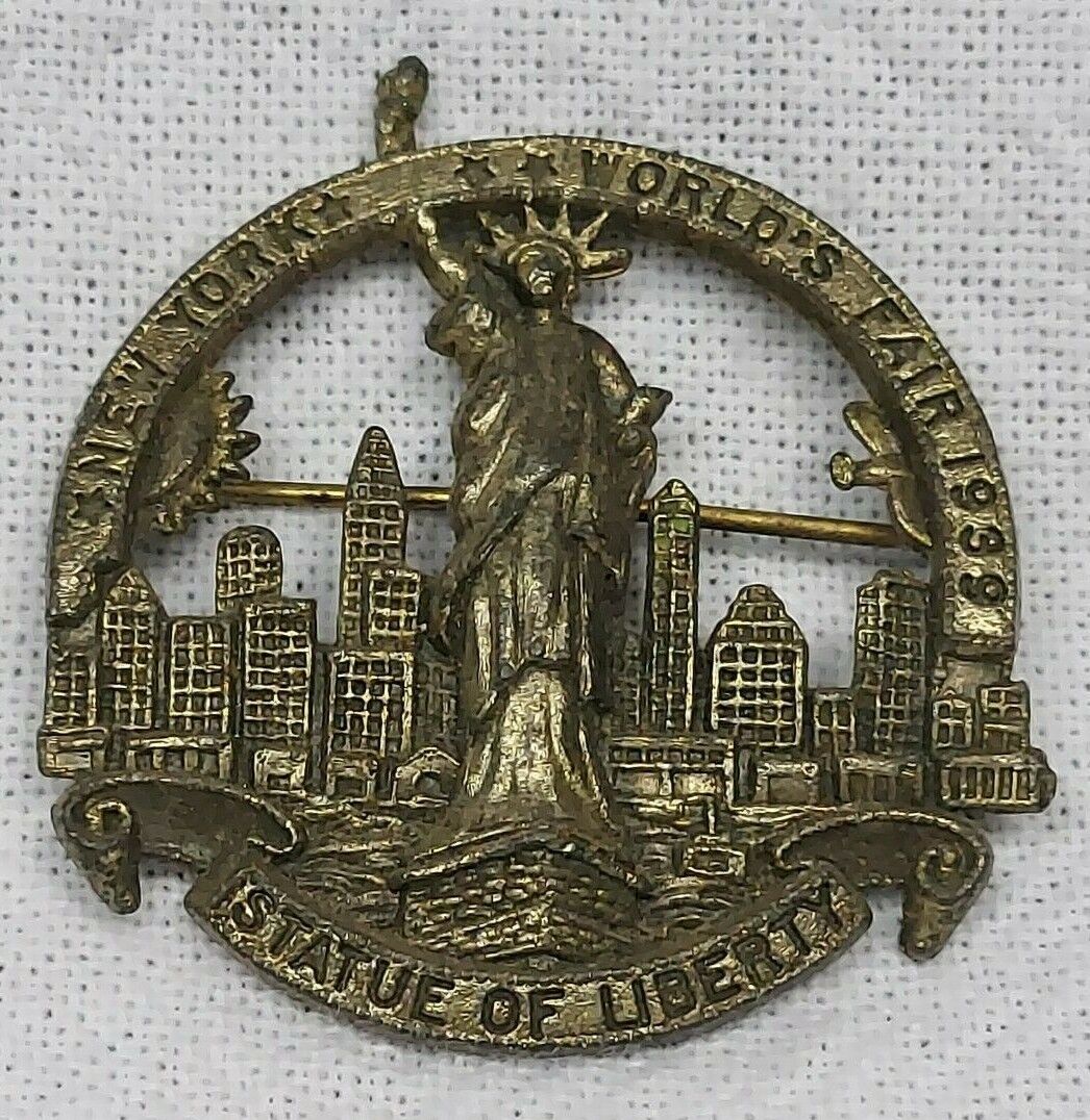 1939 New York Worlds Fair Skyline Figural Statue of Liberty pin brooch