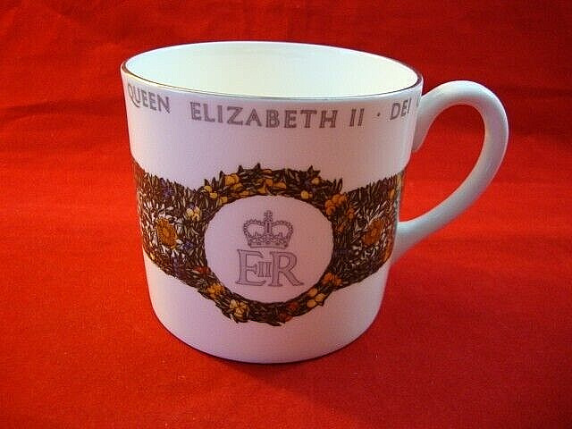 H M Queen Elizabeth II Silver Jubilee Fine Bone China Comm. Mug -Staffordshire